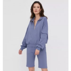 伸縮性の高いジャージースポーツスーツ